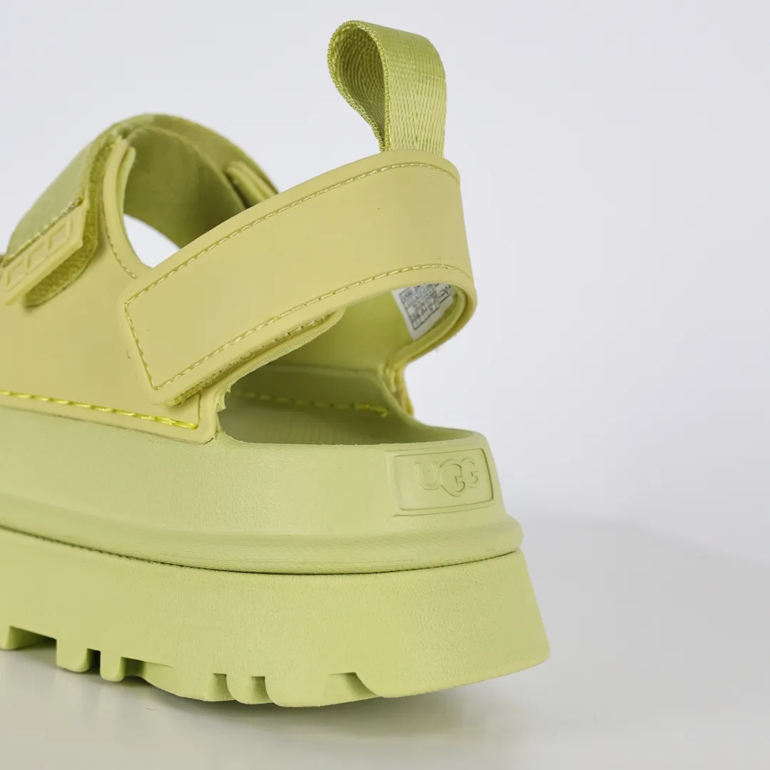 Copy price 💰560 Core recommendation Good price UGG Velcro slippers sandals summer versatile slippers soft sole non-slip beach thick sole casual elegant sandals The style of UGG sandals is really nice. It is suitable for all ages. The soles are made of super lightweight EVA foam. The classic material of U family can be said to be "light" to let you enjoy a different naked feeling. It is one of the most worth buying sandals in history. I guarantee you will not regret the series. Original OEM production Y products are available now. Size: 35 36 37 38 39 40